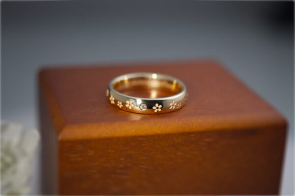 Petit Sakura Ring in Yellow Gold